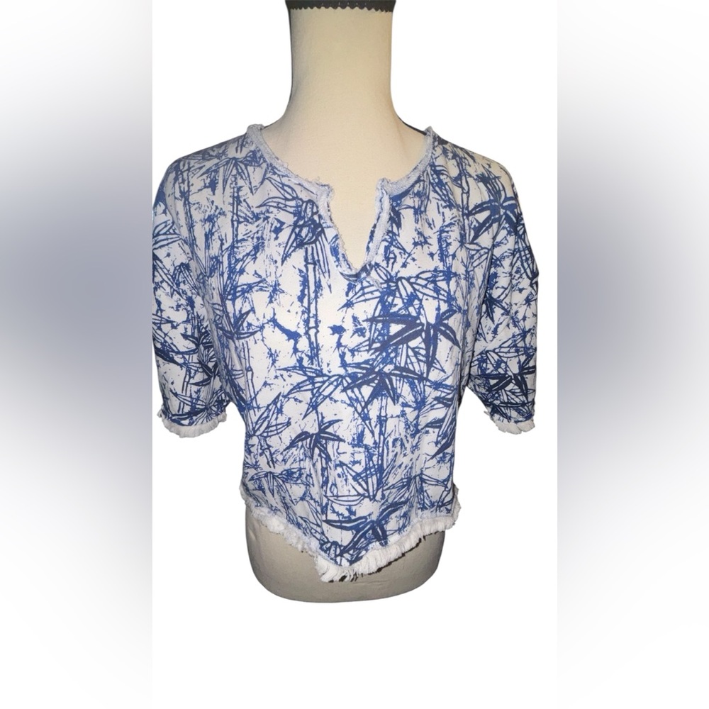 Urban Outfitters Blue and White Abstract Crop Top